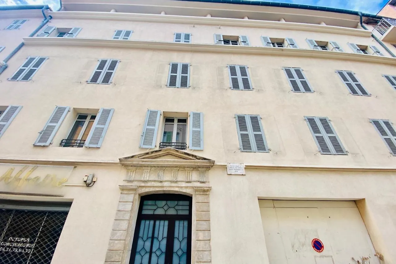 Tres Joli T3 Vieux Port Cannes Francja